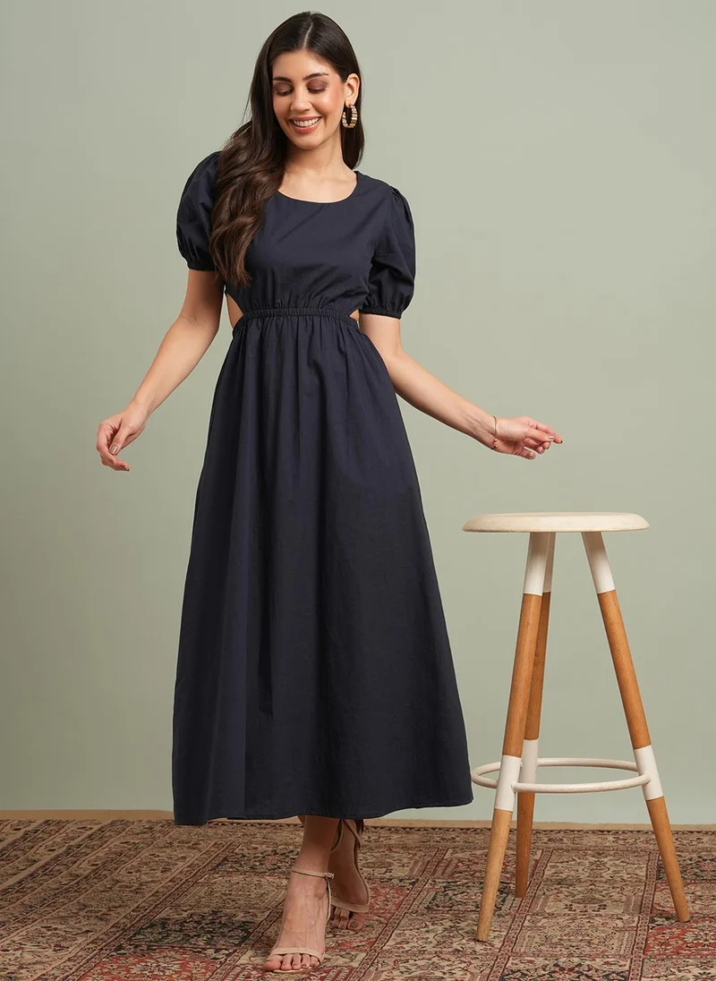 جلو باص فستان ميدي نسائي جلوبس أزرق كحلي بياقة مستديرة وأكمام منفوشة وتفاصيل مقصوصة